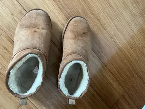 UGG Mini Boots thumbnail 1