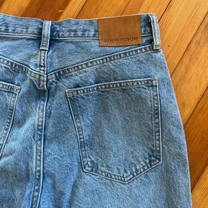 Aritzia Denim Forum BF High-Rise Loose 28L Jeans Size 26 thumbnail 7