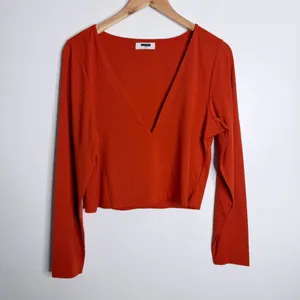 NWOT Aritzia Babaton Contour V-Neck Cropped Long Sleeve Rust Orange‎ 2XL Fitted thumbnail 2
