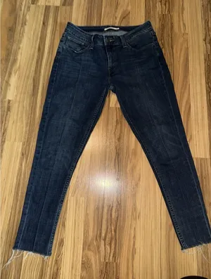 Levi's 535 Women's Sz 31 Super Skinny Jeans Front Pipe Dark‎ Denim Raw Hem thumbnail 1
