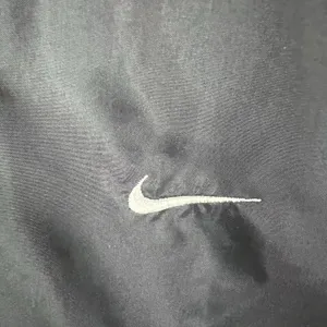 Vintage Nike Women's M Full Zip-Embroidered Swoosh Nylon Windbreaker 90's Jacket thumbnail 6