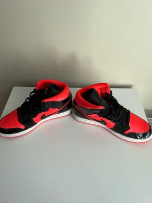 Women’s Air Jordan Nike 1 Mid thumbnail 4