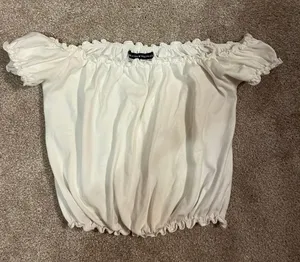 Cropped Top With Ruffled Edges thumbnail 1