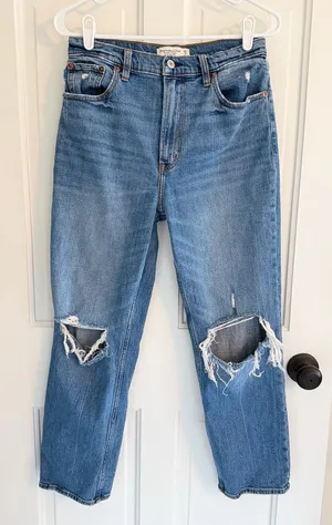 Abercrombie Ultra High Rise Ankle Straight Distressed‎ Jeans 29/8R Light Wash thumbnail 1