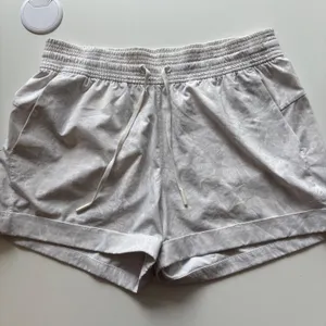Lululemon‎ Womens White Gray Swift Speed Running Shorts Drawstring Size 8 thumbnail 1