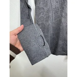 Lululemon Swiftly Tech Long Sleeve Crew Grey Paisley Jacquard Size 6 Running Top thumbnail 3