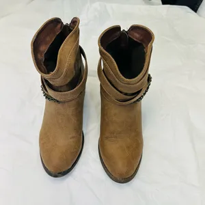Niyama Sol Tan Ankle Boots with Chain Accent thumbnail 11
