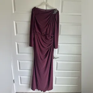 Mac Duggal Boat‎ Neck Jersey Gown With Embellished Shoulder Gown NWT thumbnail 4