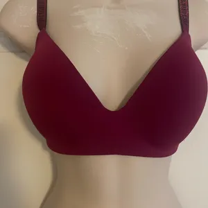 Victoria's Secret‎ Deep Red/Maroon Bra thumbnail 1