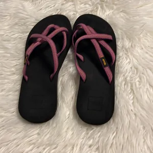 TEVA Sandals size 9 excellent condition please see all pictures thumbnail 9