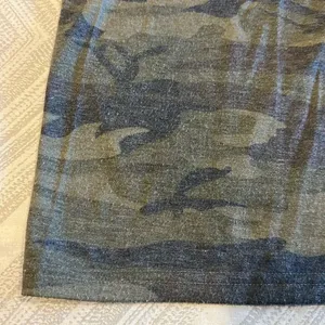 Strut This Women’s Faded Camouflage Short-sleeve T-Shirt (One Size) thumbnail 3