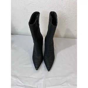 Matisse Dream Catcher boots 7.5 M feature a black textured leather upper thumbnail 4