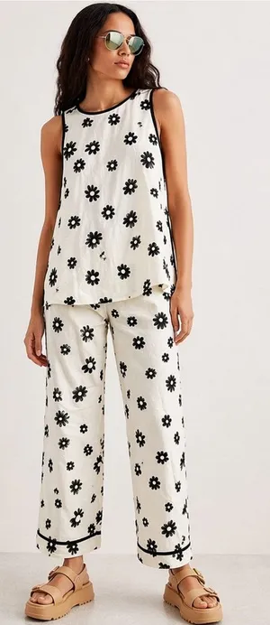 NEW Free People Groovy Daisy Black Floral Cotton Linen 2 Piece Casual Set Size 0 thumbnail 1