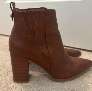 Pointed Toe Brown Ankle Boots Size 8 thumbnail 2