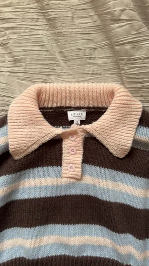 A Cropped Le lis Sweater with stripes! Never worn size small thumbnail 3