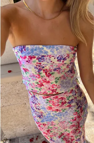 Beginning Boutique Floral crop top thumbnail 1