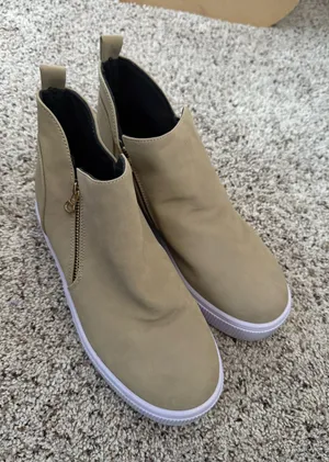 Zip up booties Tan Size 9 thumbnail 1