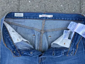 Levi’s Premium Wedgie Straight Jeans • Sz 28 thumbnail 4