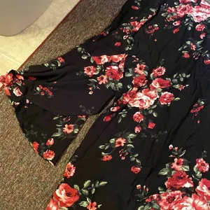 Lulus medium floral dress‎ thumbnail 3