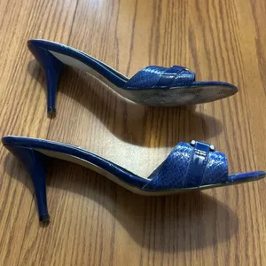 White House Black Market Prescot Blue Snakeskin Slip On Heels Size 8.5M thumbnail 2