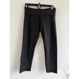 Lululemon Black‎ Cropped Leggings Women's Size 6 Athleisure Workout flaw thumbnail 2