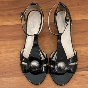 COACH Hellena Black Soft Patent Leather T-strap Kitten Heels Sandals Size 7.5B thumbnail 3
