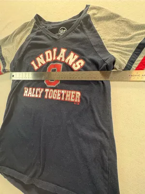 ‘47 Cleveland Indians Rally Together Women’s V Neck T Shirt Navy Gray M MLB thumbnail 3