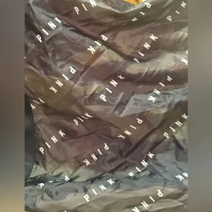 VS PINK PACKABLE DUFFEL (camo print) thumbnail 6