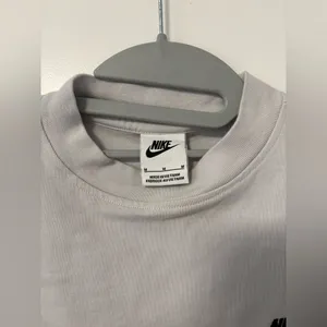 Nike Women's Crop Top thumbnail 3