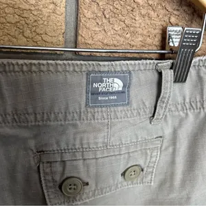 The North Face Women’s Beige/Gray 4” Hiking Outdoor Athletic Shorts Size 10 thumbnail 6