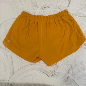 Lululemon Athletica Vibrant Yellow hottie hot shorts!!! thumbnail 2