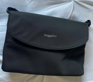 Baggallini Classic Black Crossbody Bag thumbnail 1