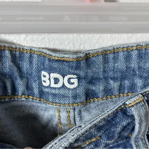 BDG Women‎ Denim Blue Mid Rise Shortie Shorts size 27. thumbnail 3