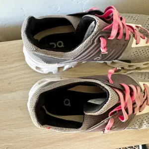 On Running | Cloudswift 3 Mesh Running Sneakers in Grey Pink size 8‎ thumbnail 5