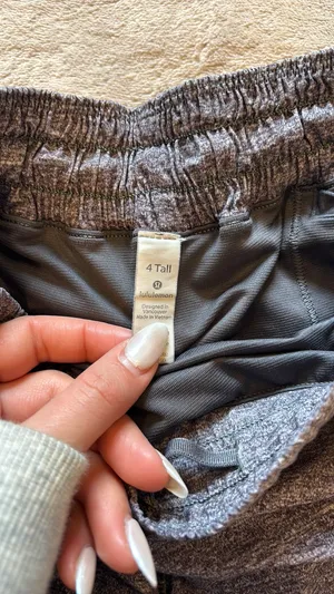 Lululemon hotty hot thumbnail 2