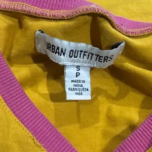 Urban Outfitters Maui Hawaii Graphic Ringer Tee Shirt Women’s Small thumbnail 4