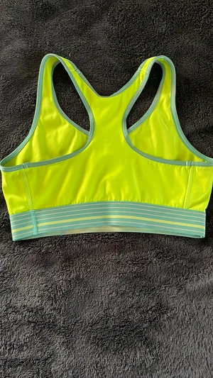 Under Armour Women’s Sports Bra Small thumbnail 2