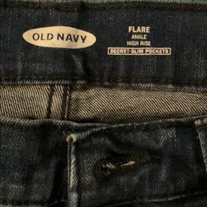 Old Navy High-Waisted Raw-Edge‎ Flare Ankle Jeans #53 thumbnail 4