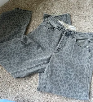 Universal Threads Jeans thumbnail 1