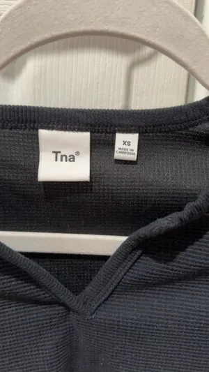 Aritzia TNA Black Top thumbnail 2