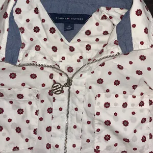 Tommy Hilfiger Long Sleeve 1/4 logo zip floral preppy academia size small Casual thumbnail 3