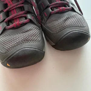 KEEN Womens Hiking Shoes‎ Dark Grey Berry Pink Low Top Trail Sneakers Size 9 thumbnail 7