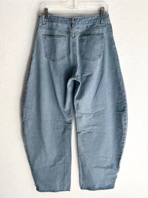 Lioness Horseshoe barrel style leg Light wash sz small thumbnail 6