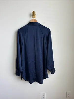 Wilfred by Aritzia Satin Button Down Blouse Navy Blue Women's Medium NWT thumbnail 12