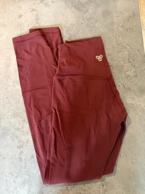 Aritzia Golden Butter Cheeky Leggings thumbnail 3