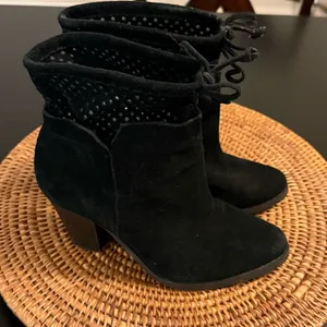 Crown Vintage Black Suede Ankle‎ Booties Size 7 thumbnail 4