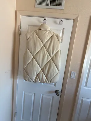 Abercrombie & Fitch Oversized Vegan Leather Quilted Puffer Vest thumbnail 11