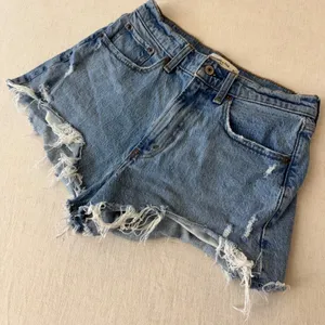 Abercrombie & Fitch Curve Love High Rise Mom Short Denim Distressed Blue Size 26 thumbnail 5