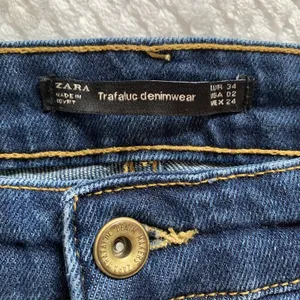 Zara Trafaluc Size 2 Skinny Jeans Multicolor Boho Floral Embroidered Distressed thumbnail 4