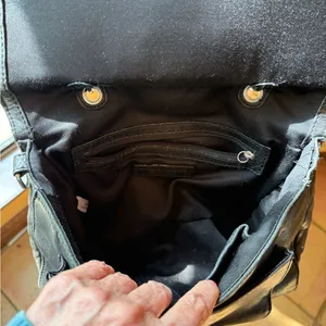 Elegant Black Leather Shoulder Bag thumbnail 9